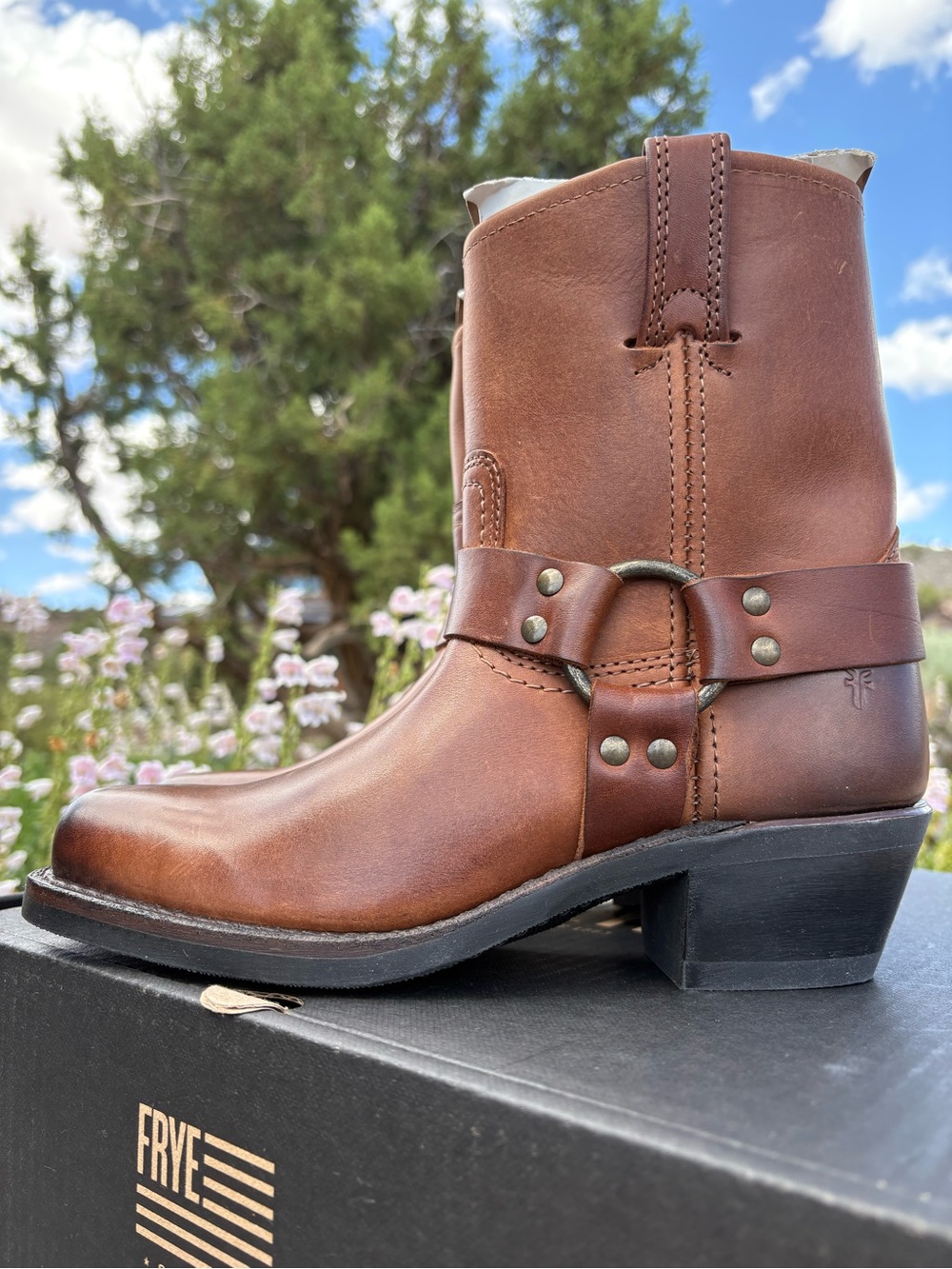 NWT๐บ๐ธ FRYE 8R Harness Boots Cognac - Picture 2 of 16
